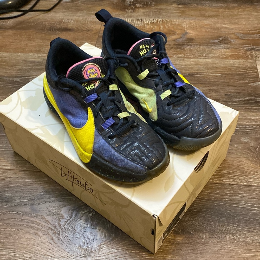 Nike 6.5Y shoes Giannis 🤩 👟